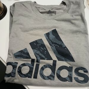 Men's Adidas go to proformance tee size Medium